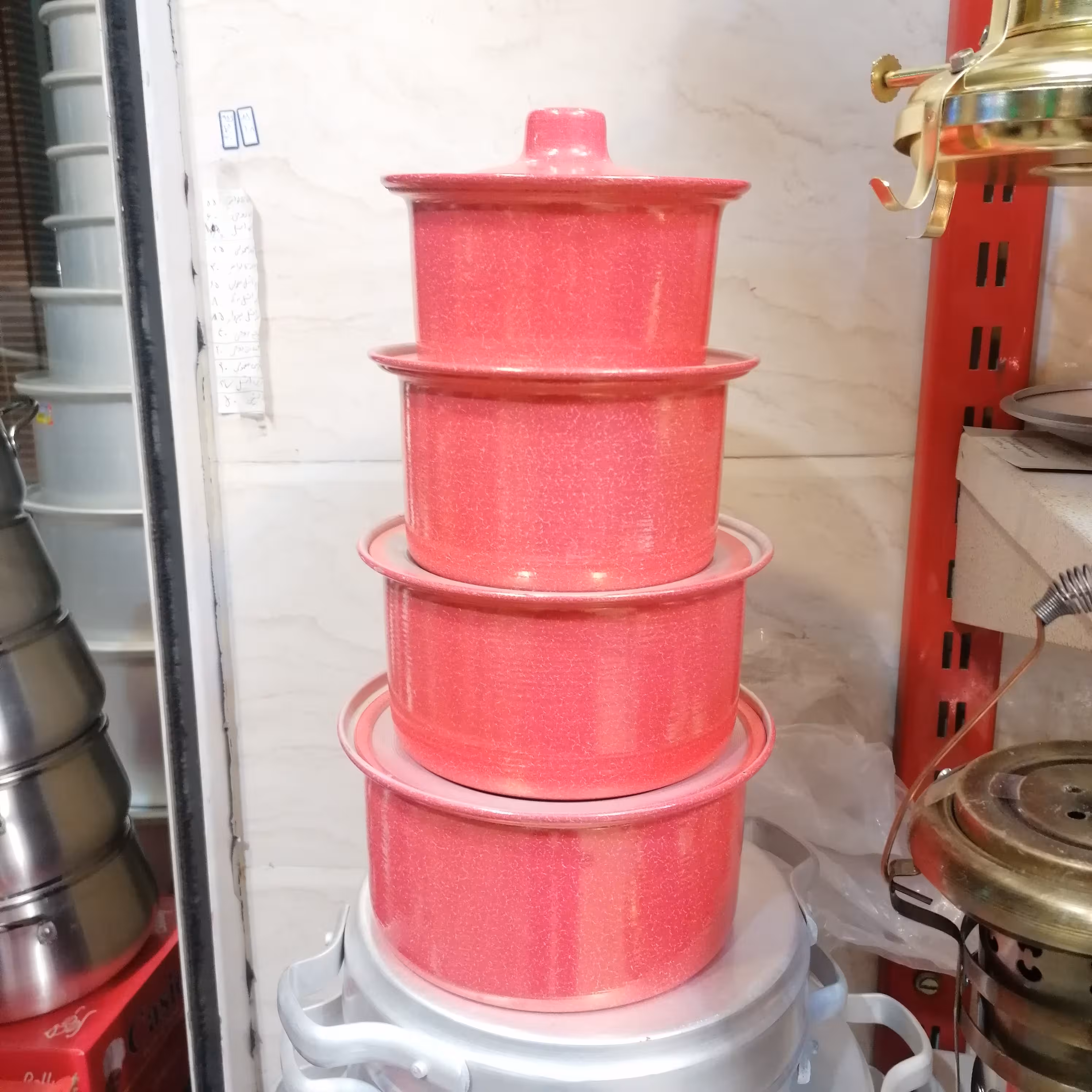 سرویس قابلمه 8 پارچه روحی  با روکش رنگی استفاده راحت و سبک برای بیرون و داخل یخچال