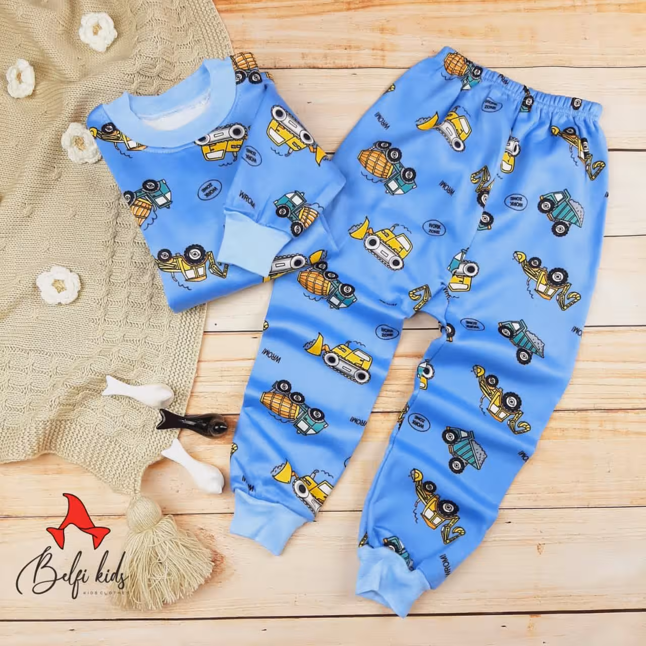 ست بلوز  و  شلوار  تو پنبه وارداتی طرح ماشین 