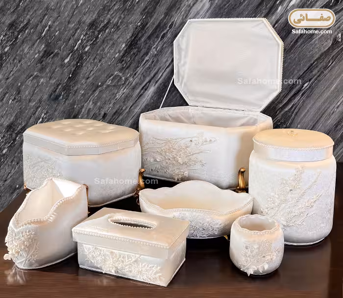 سرویس صندوقچه مخمل 9 تکه طرح گیپور برجسته لارسیا شیری
