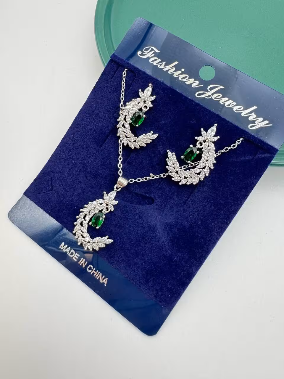 نیم ست دخترانه طرح ماه هلال با نگین زمردی نقره ای طرح طلاسفید ارسال رایگان