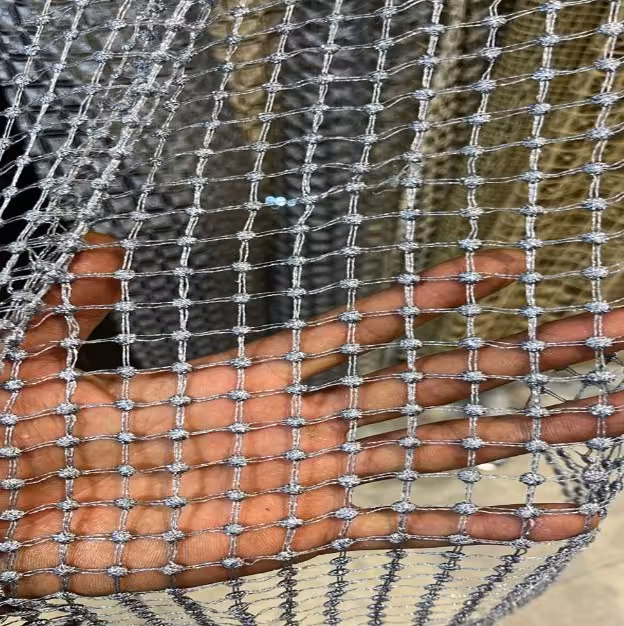 پرده دکور دانتل طرح سکه ای عرض 3 متر