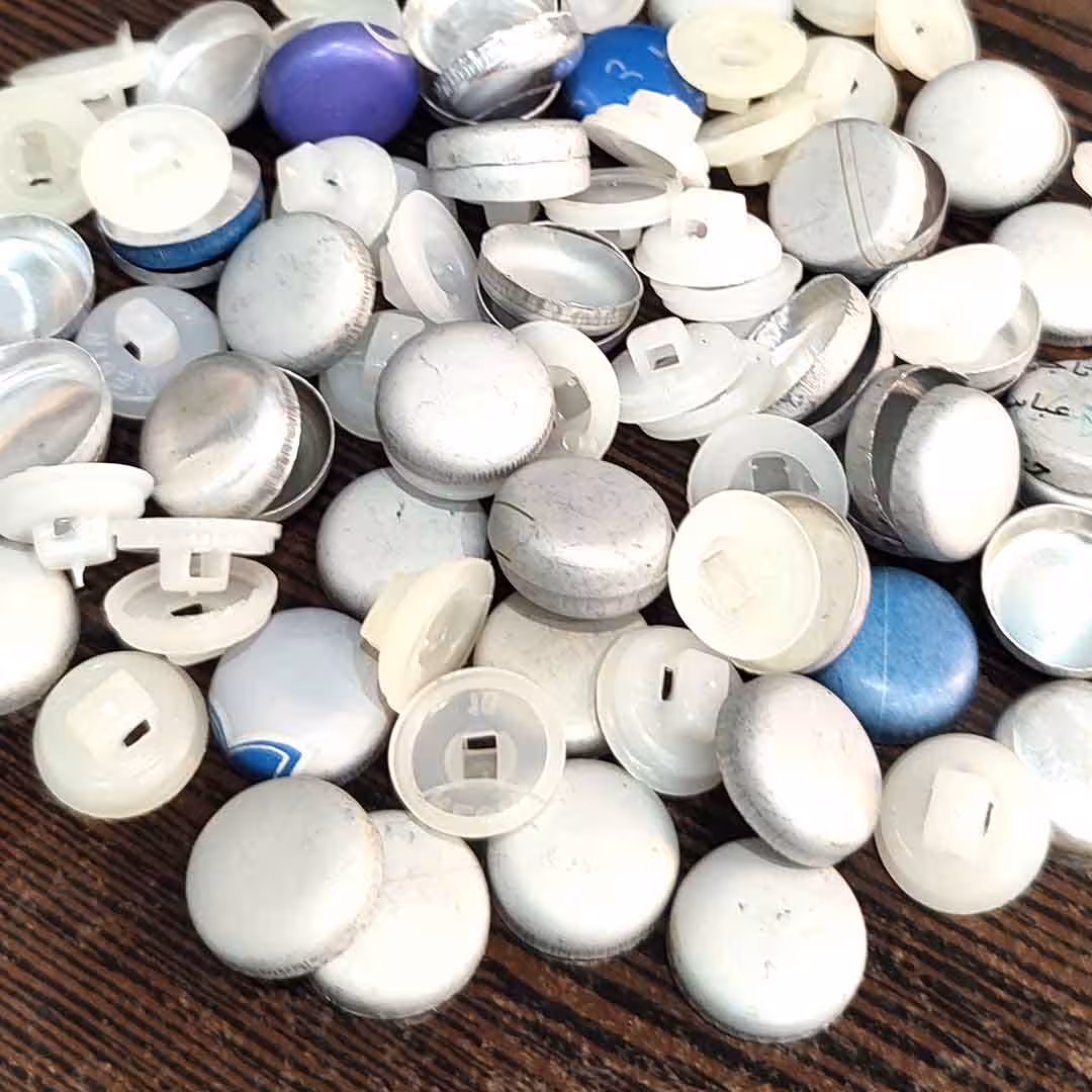 پولک دکمه پارچه‌ای پشت پلاستیک سایز 16 بسته 100 عددی