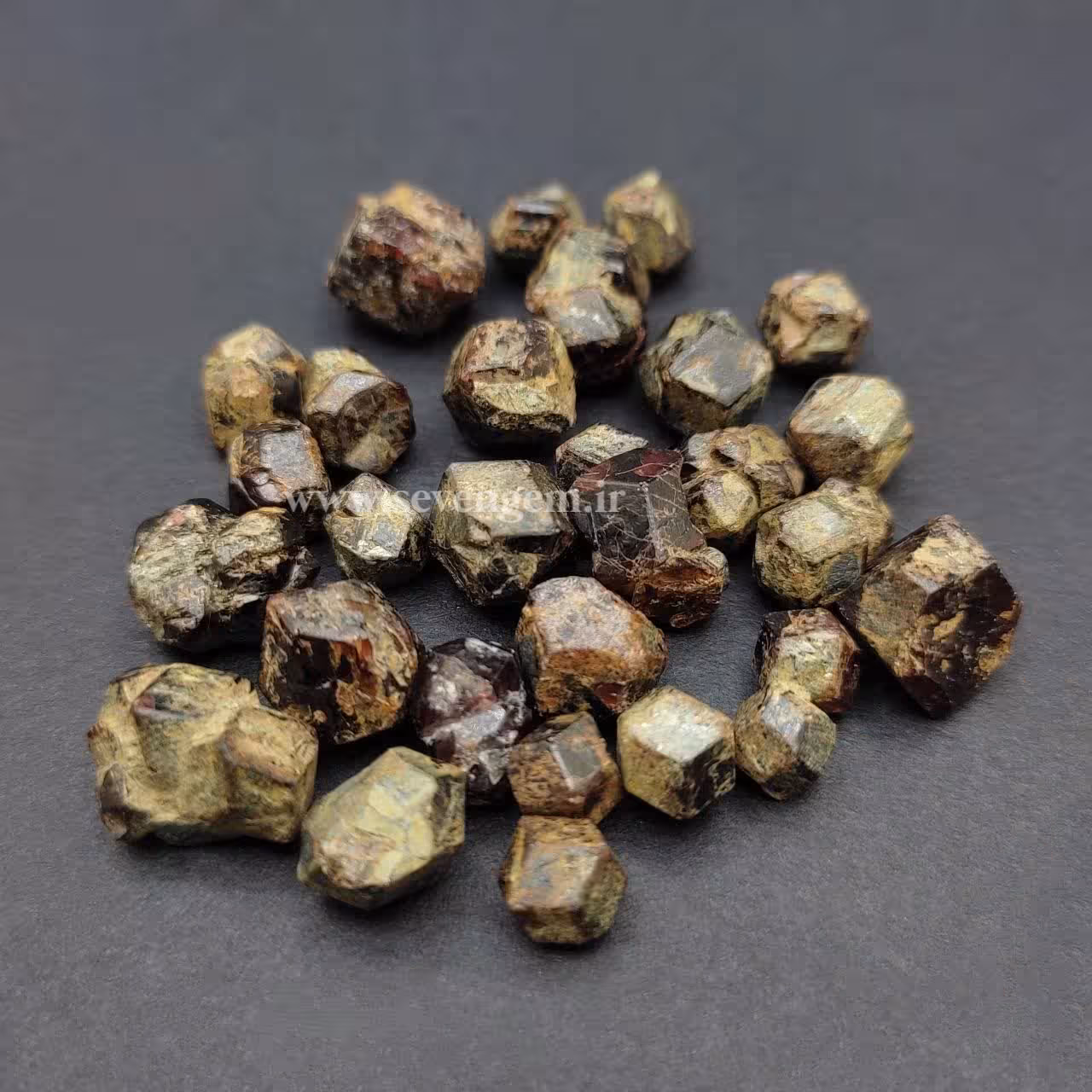 بلورهای گارنت قرمز درجه 2 (کد41)