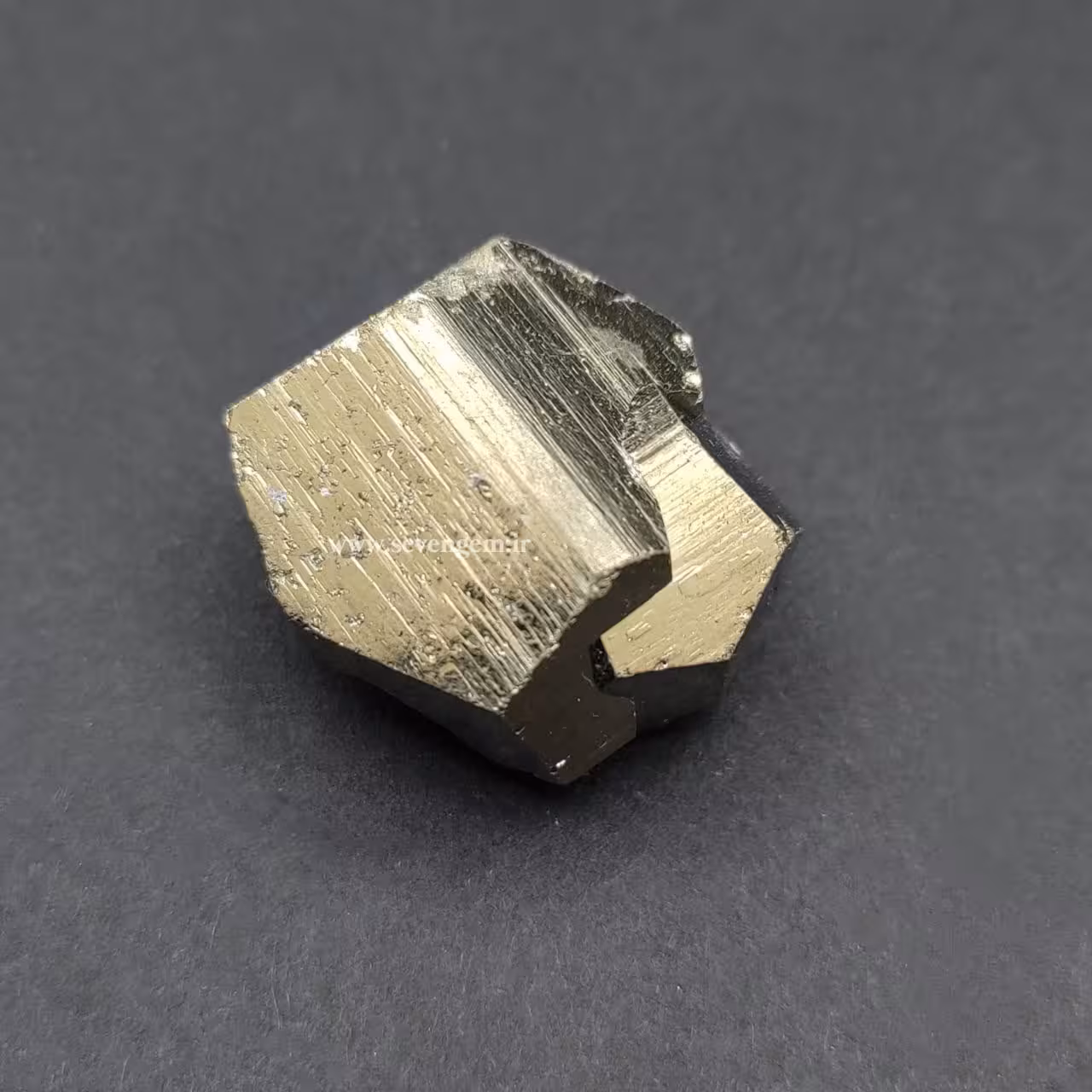 بلور سنگ پیریت طلایی آینه ای (کدA656)