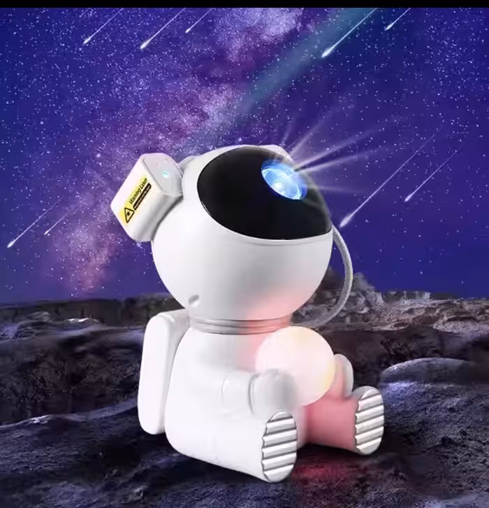 چراغ کهکشانی فضانورد نشسته ماه در دست