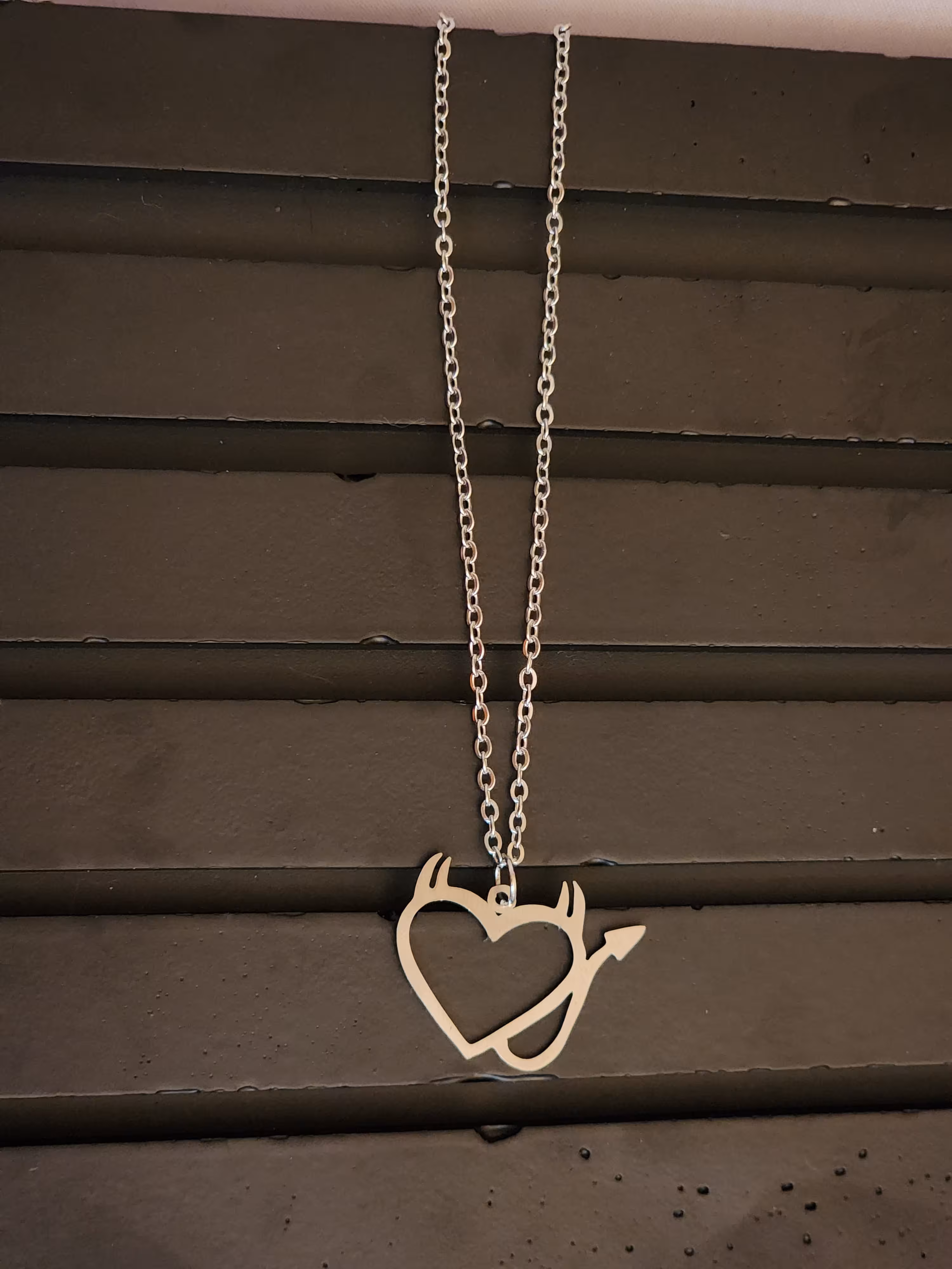 گردنبند استیل قلب شیطان