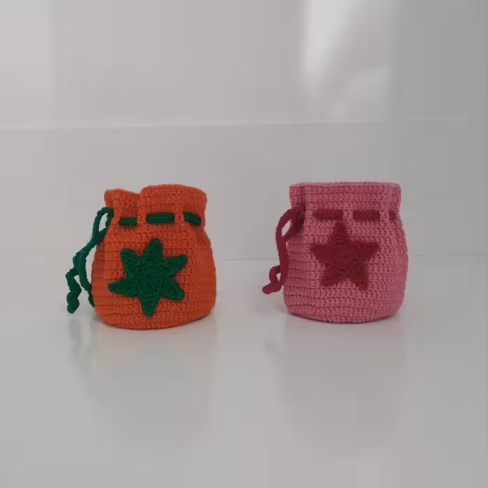 بقچه تک ستاره بافته شده با کاموای ایرانی با ارتفاع 13سانت