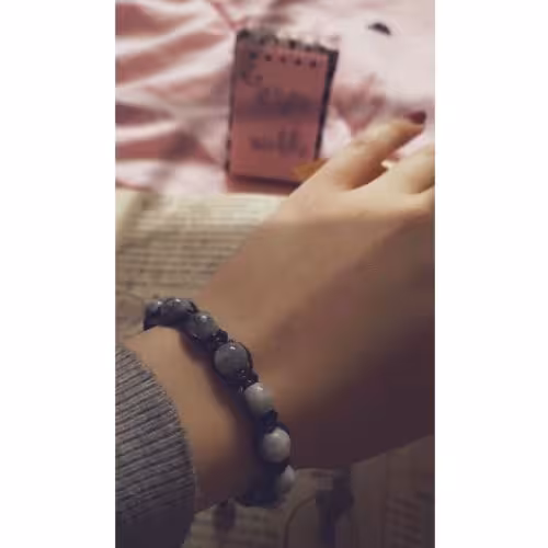 دستبند نیمه بافت چرم و مروارید طرح سنگ 