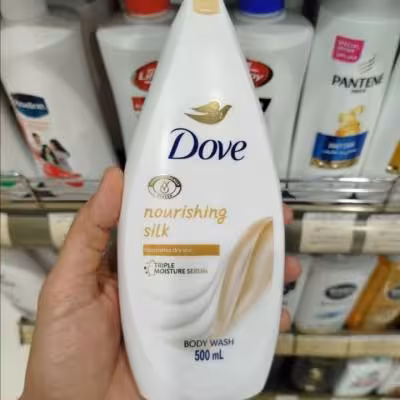 شامپو بدن داو Doveمدل nourishing silk حاوی عصاره ابریشم مناسب پوست خشک