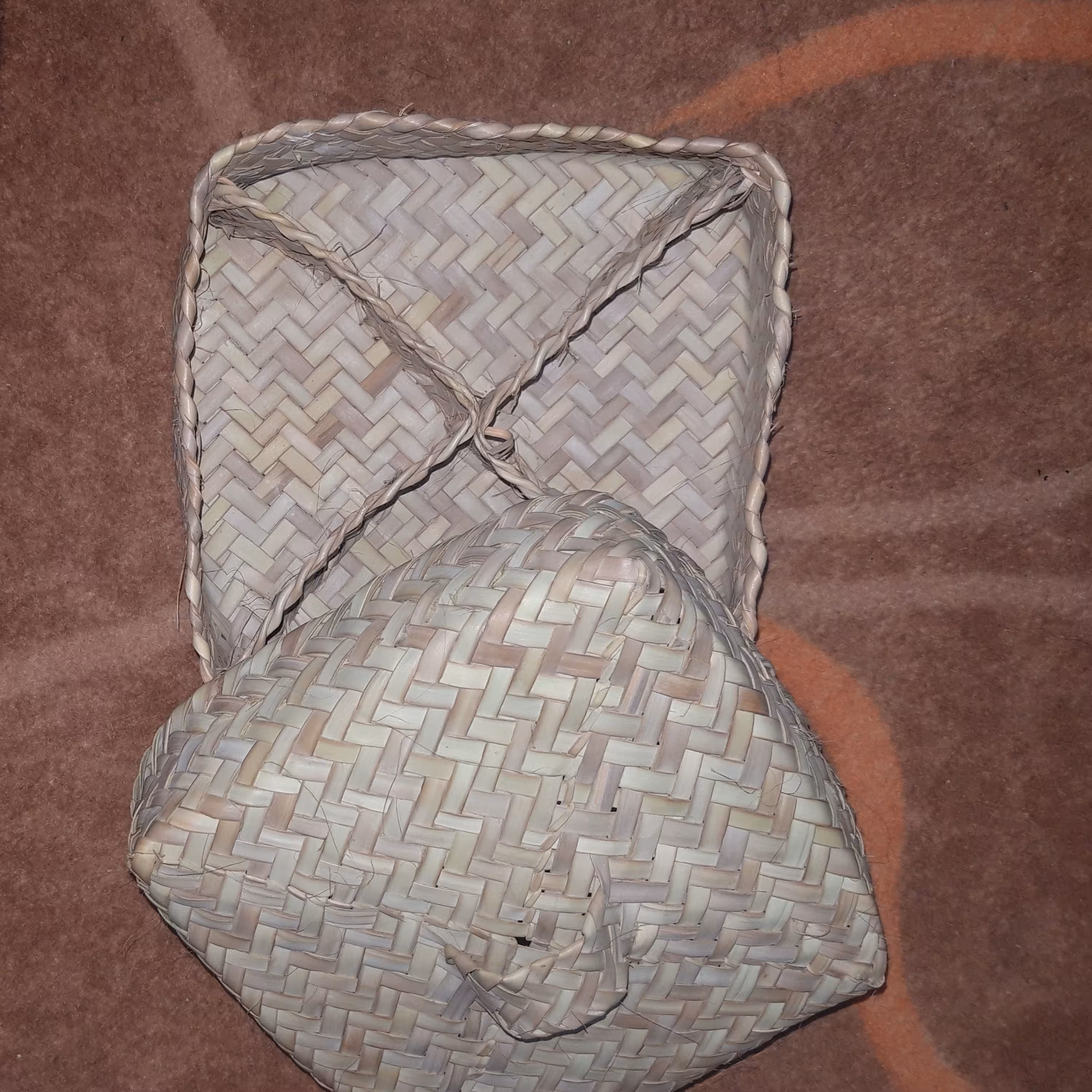 آجیل خوری حصیری