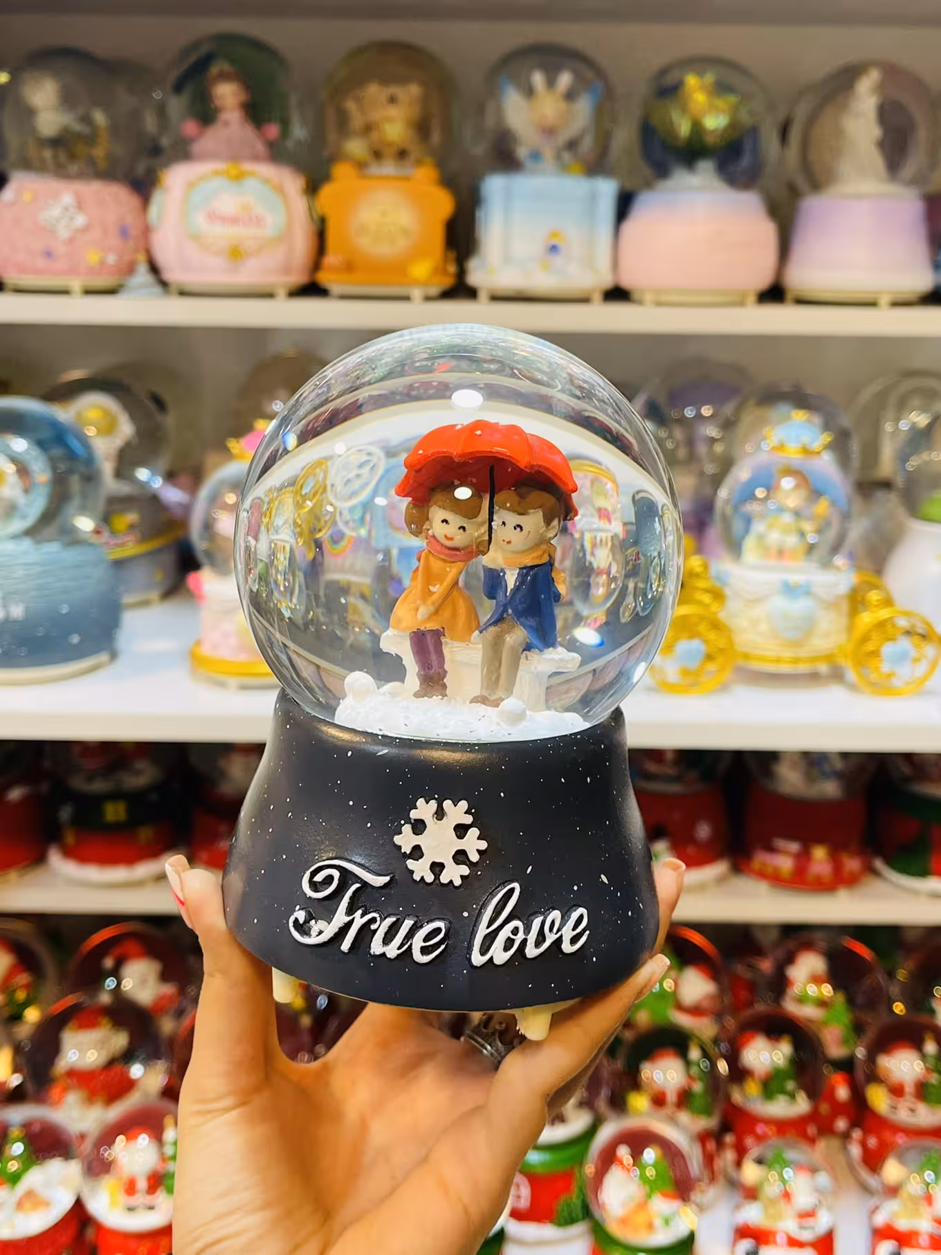 گوی موزیکال عاشقانه زیر چتر True Love B