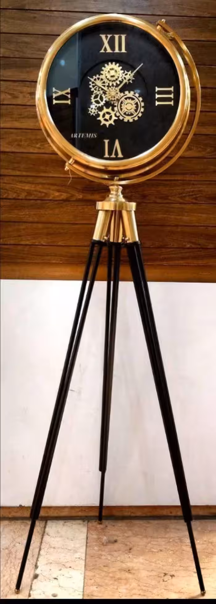 ساعت دیواری مدل ایستاده دیزل اس