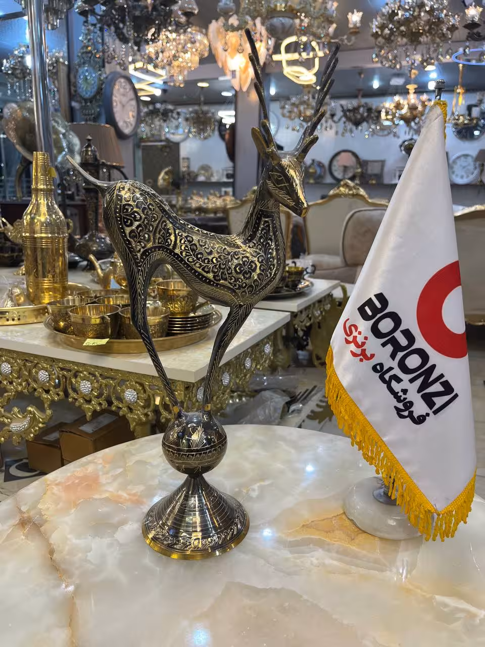 مجسمه برنز قلمزني آهو روي گوي 47