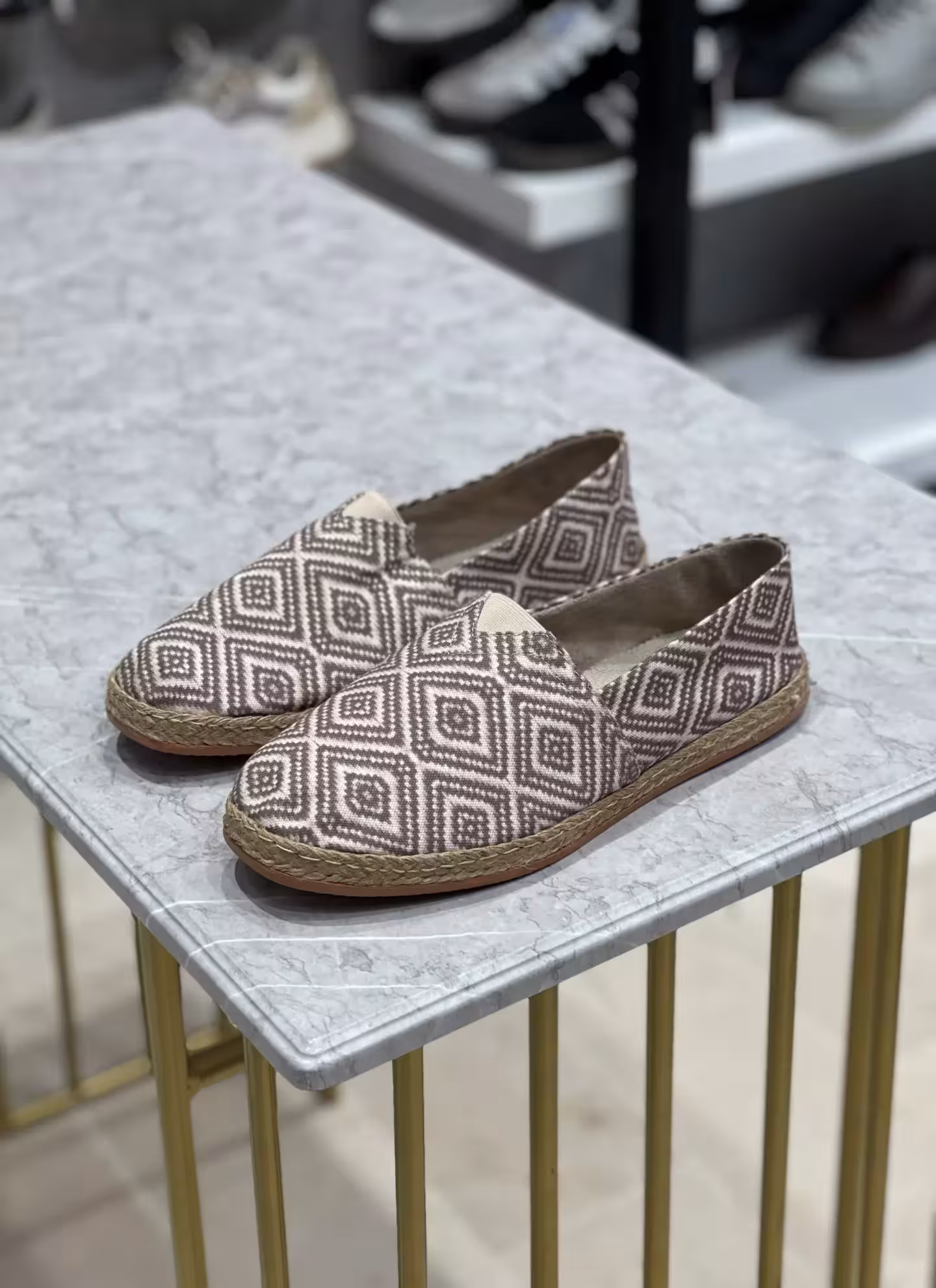 ونس کنفی مردانه سایز 41 رنگ ترمه ای کدVKM102