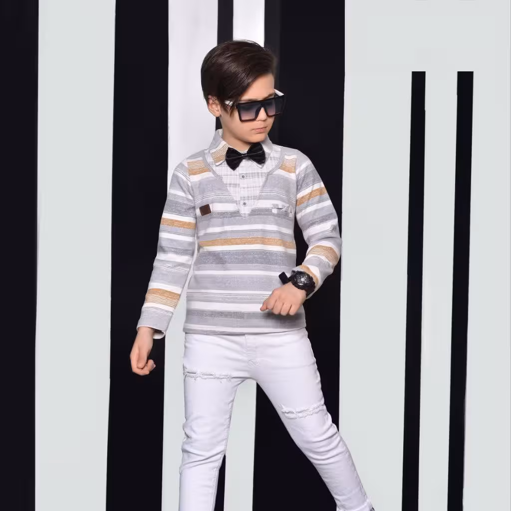 بلوز  پسرانه یقه پاپیونی پارچه طرح دار  جنس پارچه نخ پنبه طرح دار لاکرا دار 