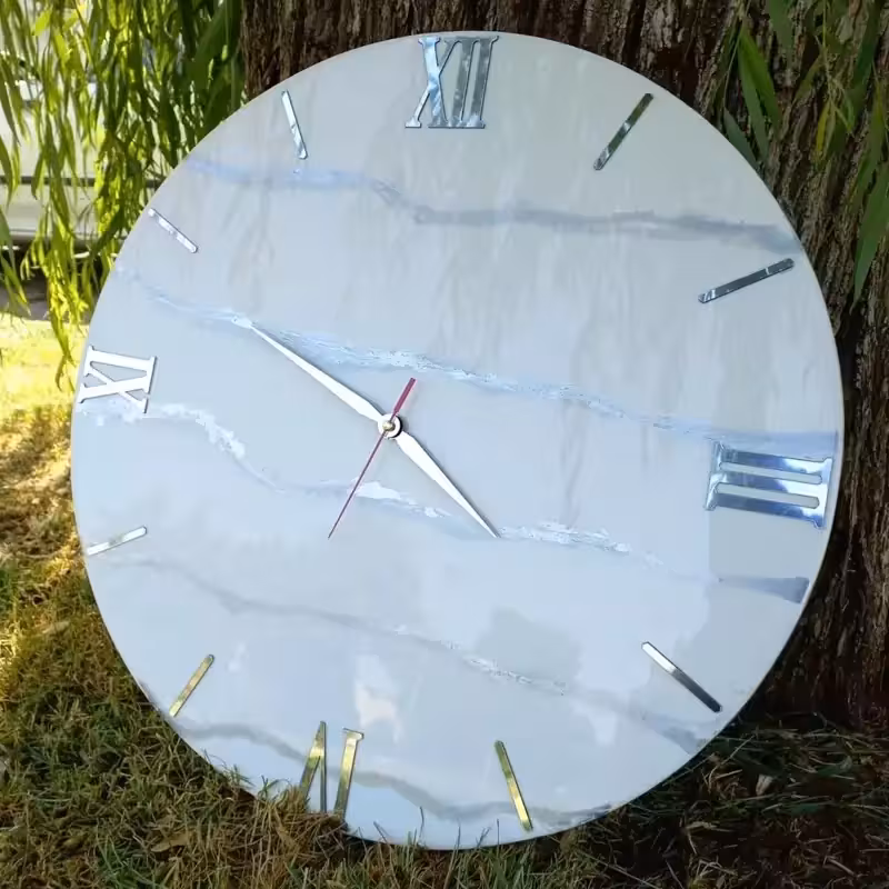 ساعت دیواری رزینی سفید نقره ای سایز 40