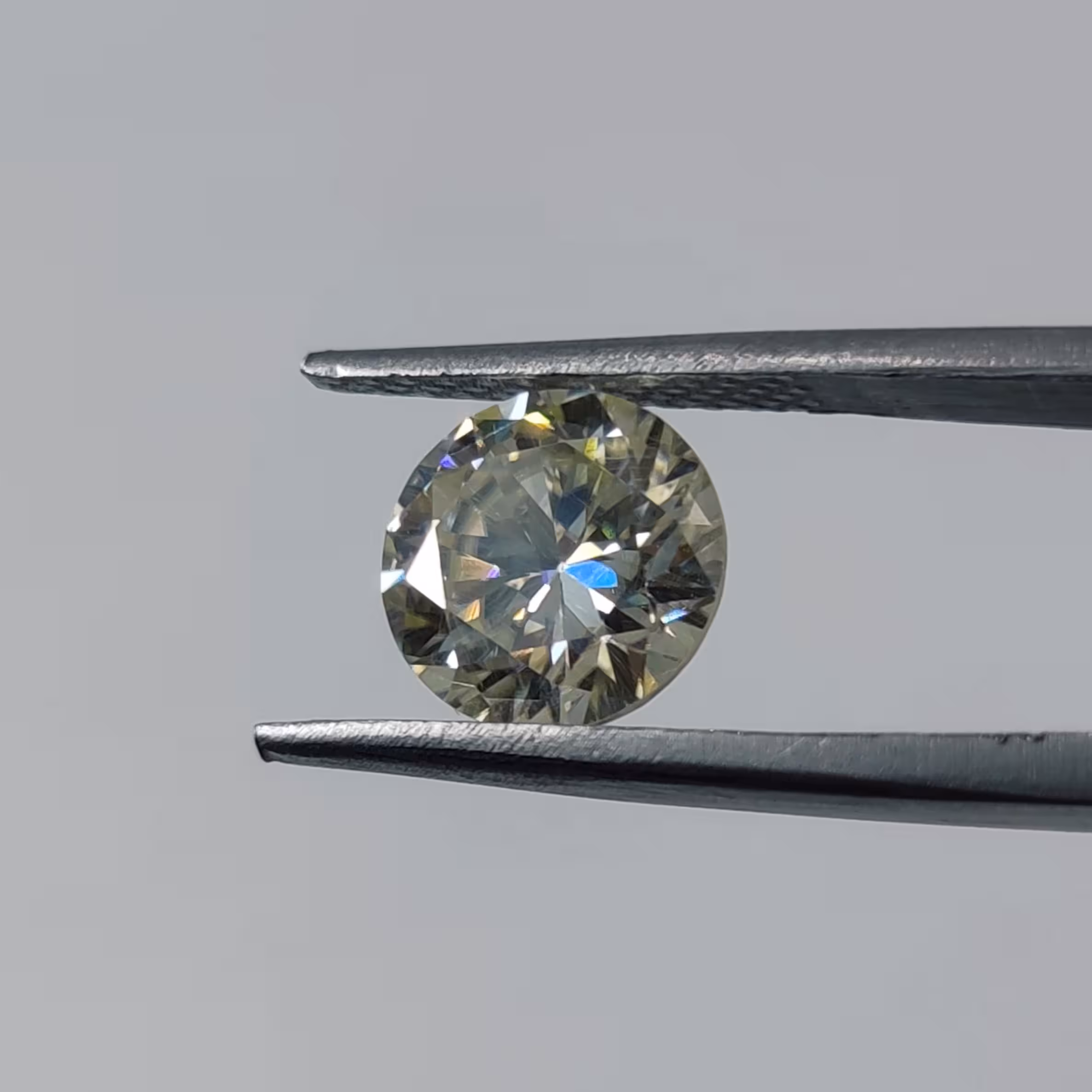 نگین سنگ موزانایت ( الماس ) اصل کشور روسیه رنگ زرد روشن