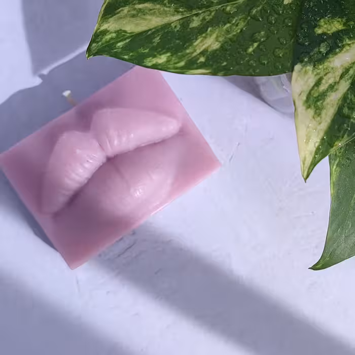 شمع مدل لب با رنگ های متنوع و دلخواه