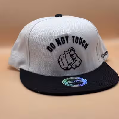 کلاه کپ کره ای سفید مدل DO NOT TOUCH
