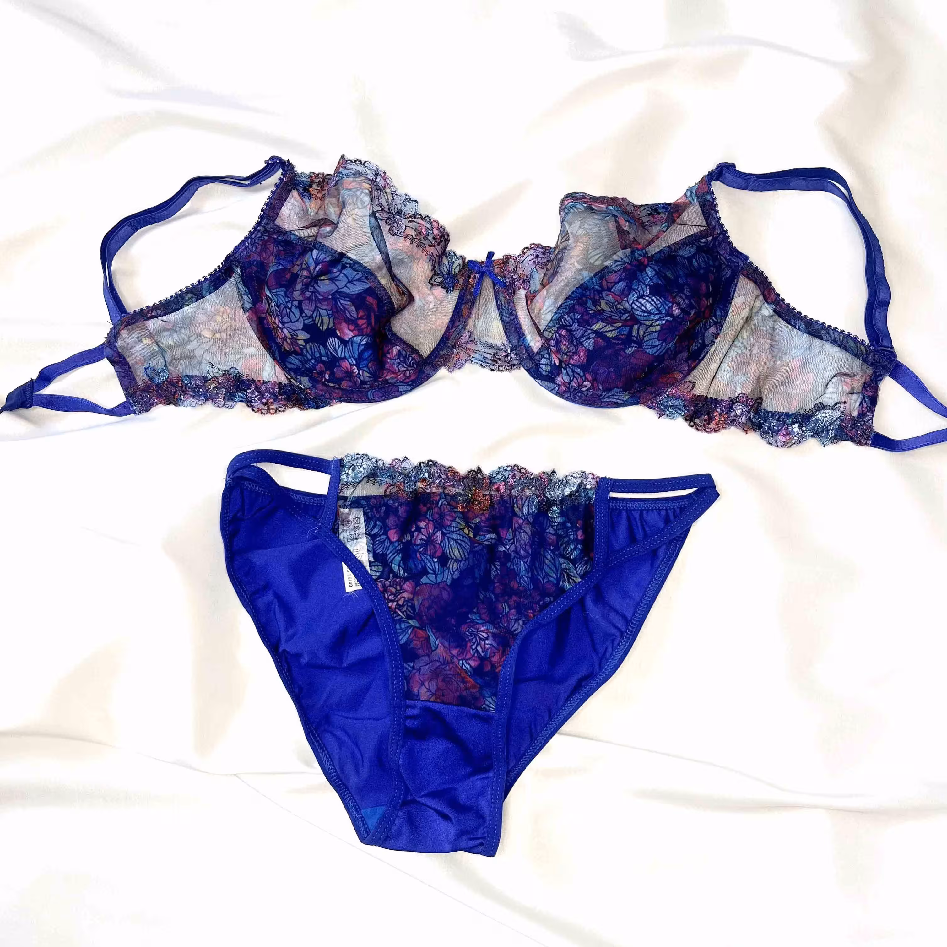 ست شورت و سوتین نوشه