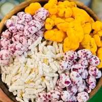 پک چهار کیلویی از نقل های ابریشمی زعفرانی گل محمدی و وانیل