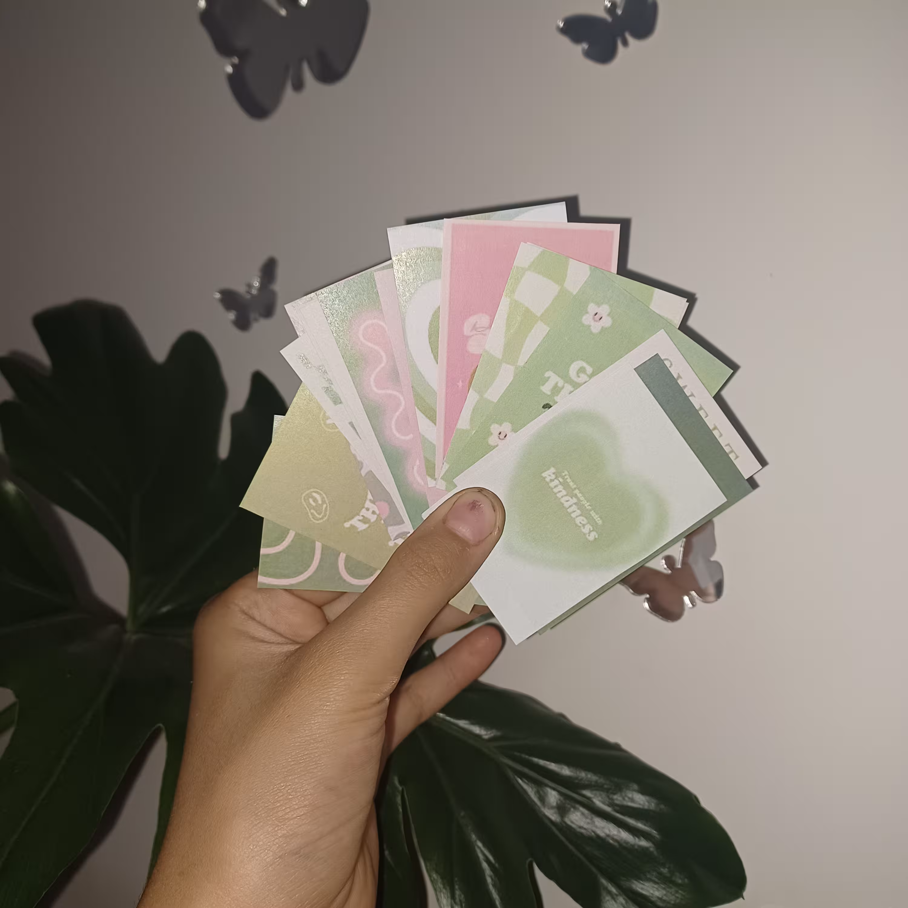 پوستر ورقی پک 16 عددی رنگ سبز جنس پوستری اندازه متوسط قیمت برای پک کامل