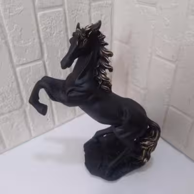 مجسمه اسب تکی