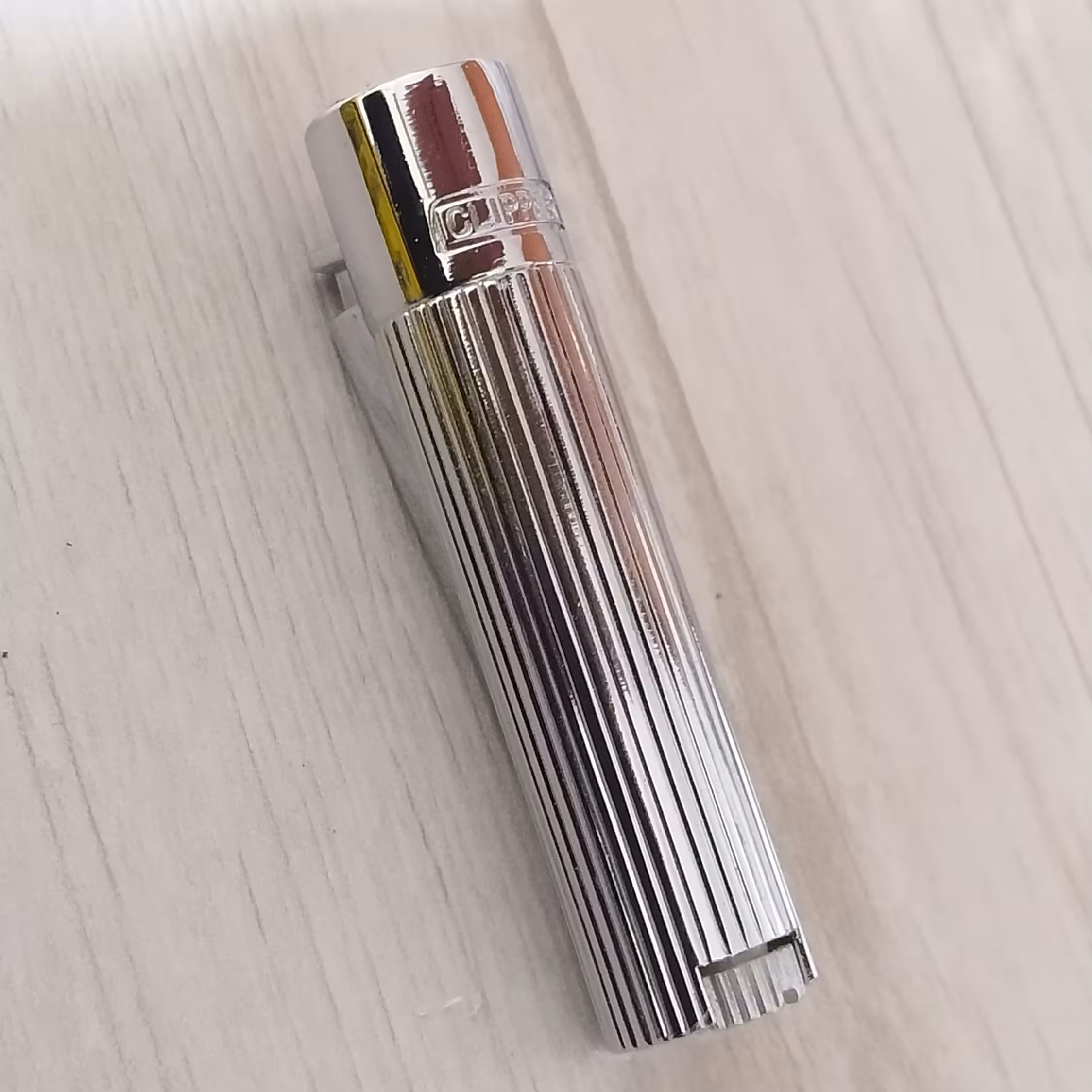 فندک کلیپر فلزی خوش دست و زیبا مناسب جهت کلکسیون ،هدیه ،استفاده روزانه 