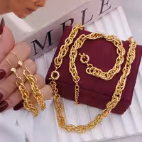 #سرویس حلقه‌ای جدید😍 ♦️رنگ ثابت 👌 ♦️کیفیت عالی عالی 👌 ♦️جنس خارجی میباشد👌 ♦️دارای قفل ملوانی دستبند‌وگردنبند👌 ♦️مارک معتبر CITY GOLD👌 ♦️آبکاری طلای واقعی جنس کاملا لطیف، در3مدل خاص👌 ♦️کد1372💍