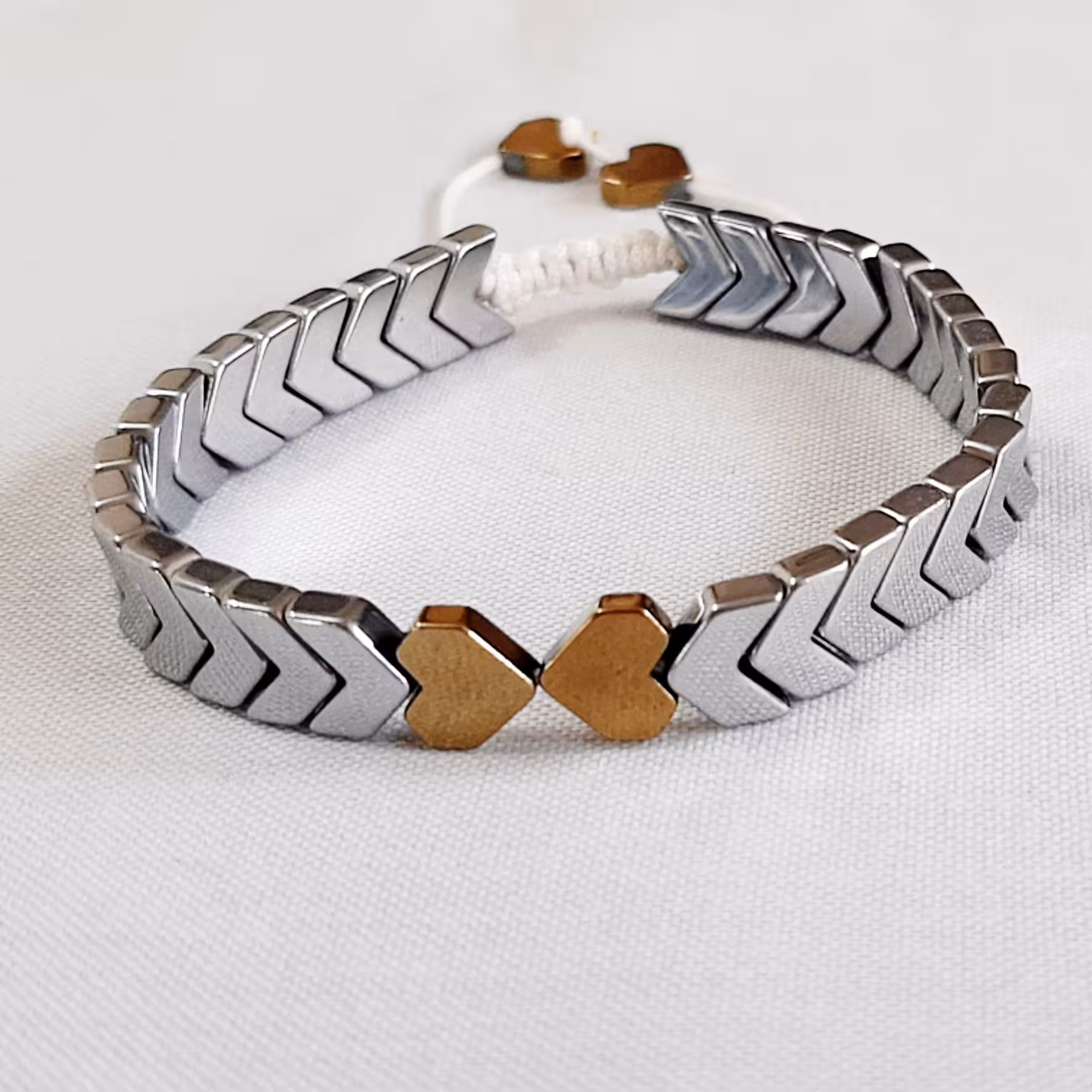 دستبند حدید فلشی و قلب قابل سفارش با نخ و کش 