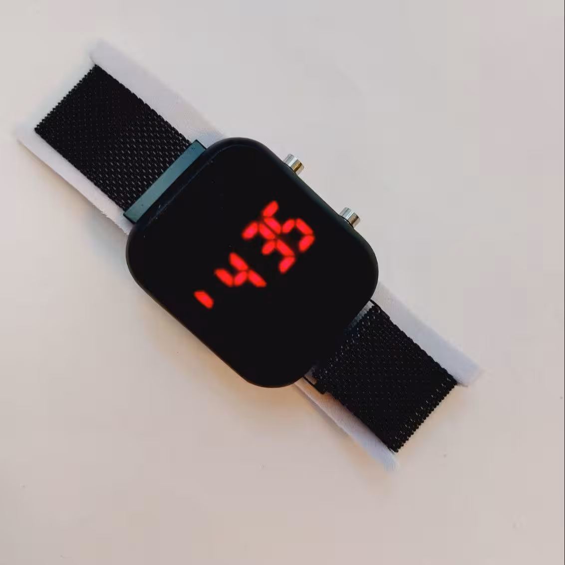 ساعت مگنتی ال ای دی 