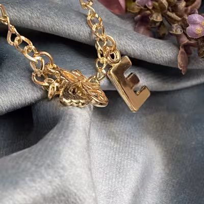 دستبند فوق العاده زیبا و خاص بینظیر در دست فوق العاده برای کادو تولد