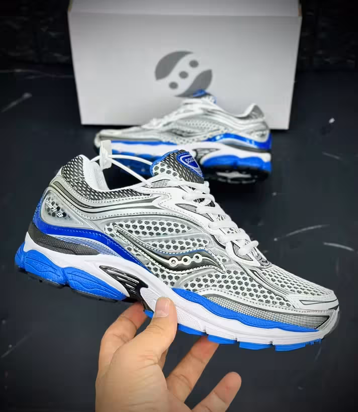 کتونی ساکونی تور درشت ، 9 saucony omni، ساخت ویتنام سایز 40 تا 45، فروش بصورت عمده و تک . Saucony omni 9 vietnam