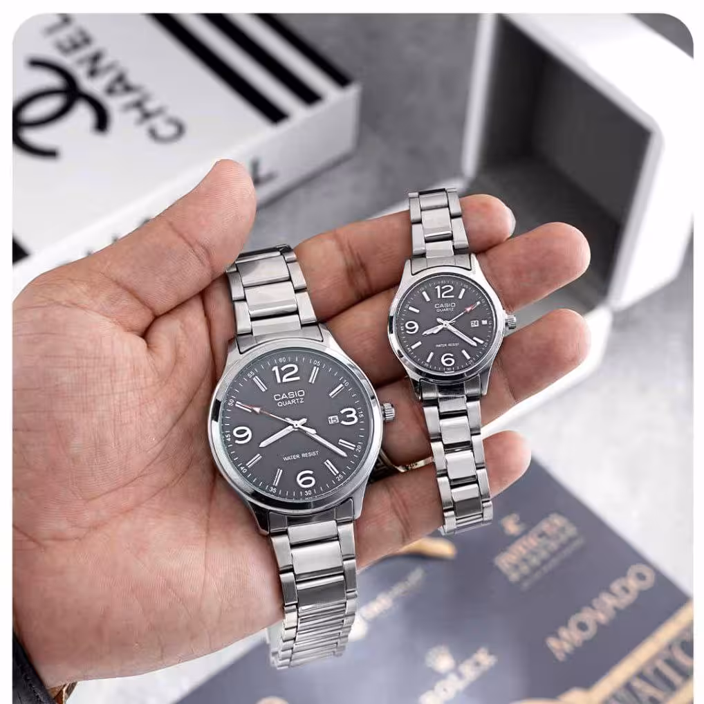 ست ساعت مچی زنونه مردونه کاسیو casio نقره ای مدل 1563 باجعبه و باتری