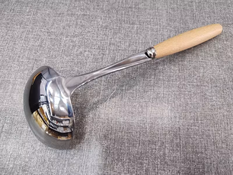 ملاقه دسته چوبی