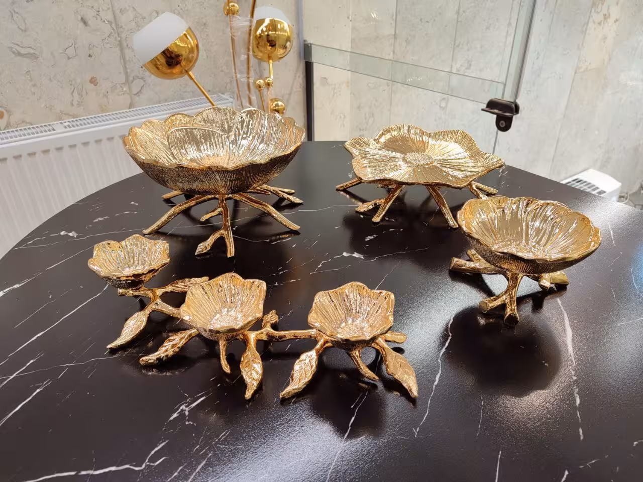 سرویس 4 تکه پذیرایی لوتوس جنس آلومینیوم رنگ طلایی