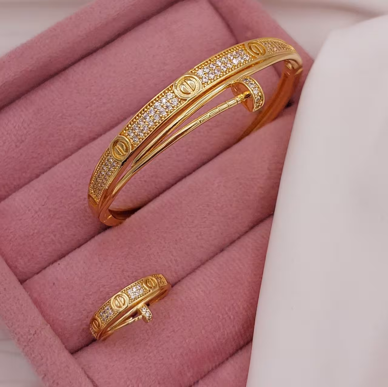 ست دستبند، انگشتر طرح طلای زنانه، مدل ورساچ، کد1279💍