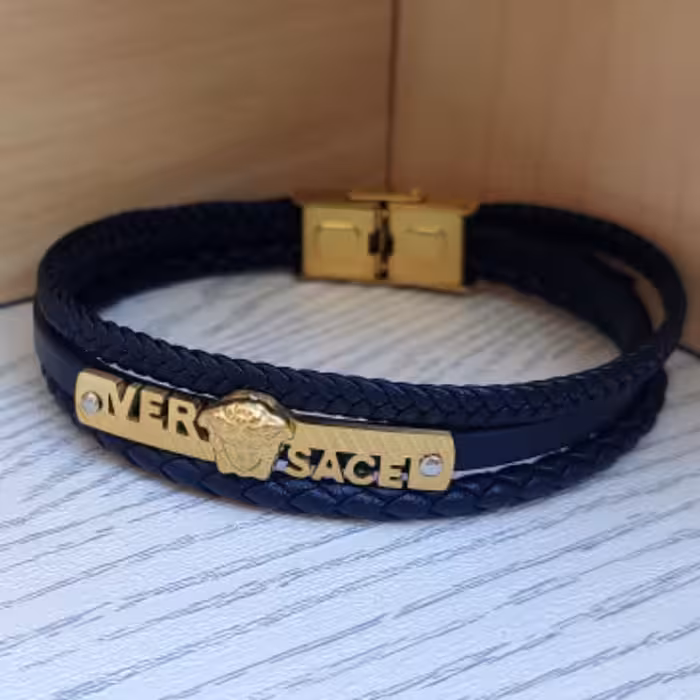 دستبند ورساچه چرمی سه دور پلاک طلایی