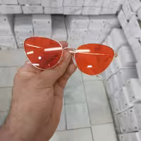 عینک آفتابی زنانه ومردانه مارک گوچی (شیشه قرمز)