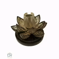 شمعدان برنجی طرح نیلوفر نقره ای مدل 3030010