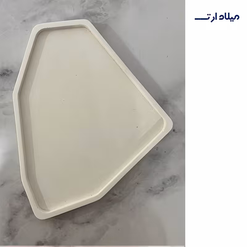 ظروف بتنی سینی لبه دار دفرمه 24*22 (رنگ رندم)