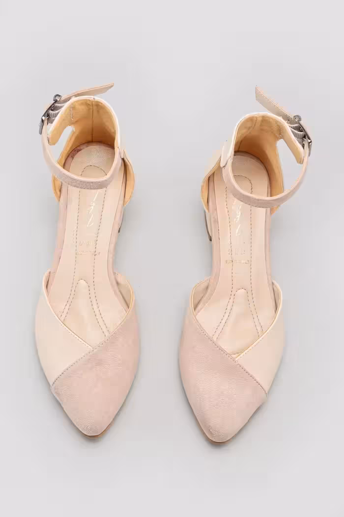 کفش صندل زنانه با پاشنه کوتاه و بند دور مچ رنگ تنی نوک تیز و رنگ بژ – 6400