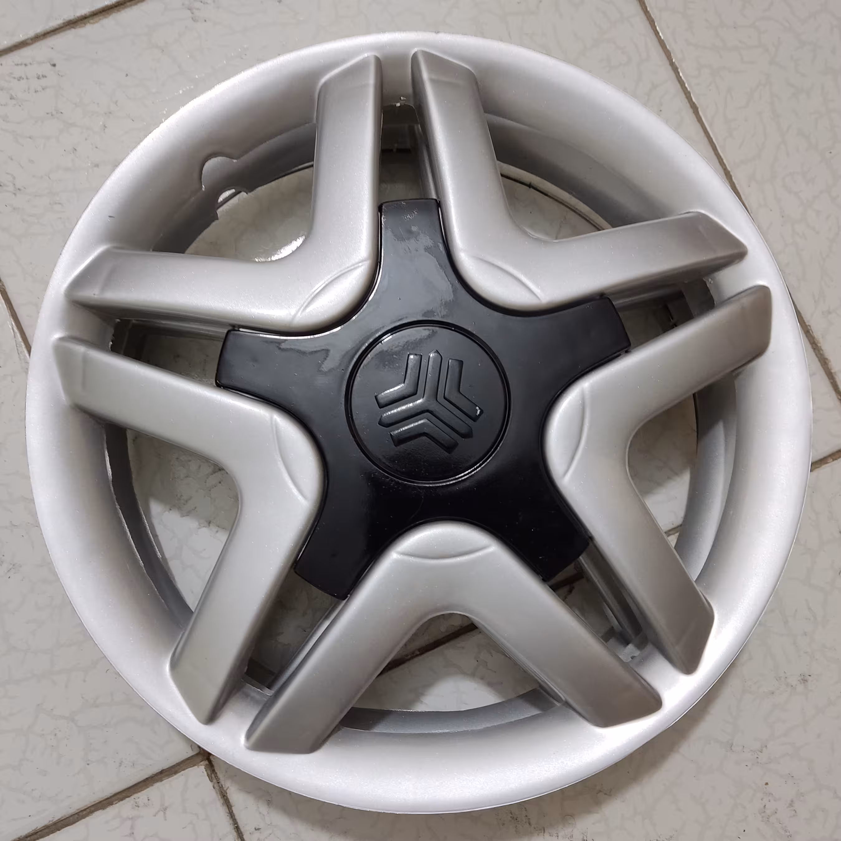 قالپاق ستاره ای پراید مناسب رینگ و لاستیک فابریک چرخ ماشین پرایدی رنگ نقره ای مشکی سایز رینگ لاستیک دوررینگ فابریکی 13