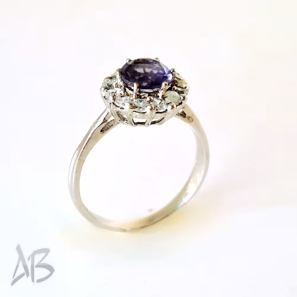 انگشتر نقره زنانه سولیتر با روکش رودیوم مناسب انگشت ظریف نگین بنفش آقابزرگ کد 627