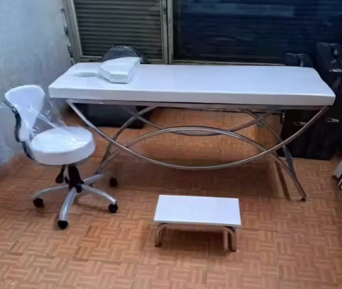 تخت معاینه و ماساژ پایه ثابت مدل هلالی