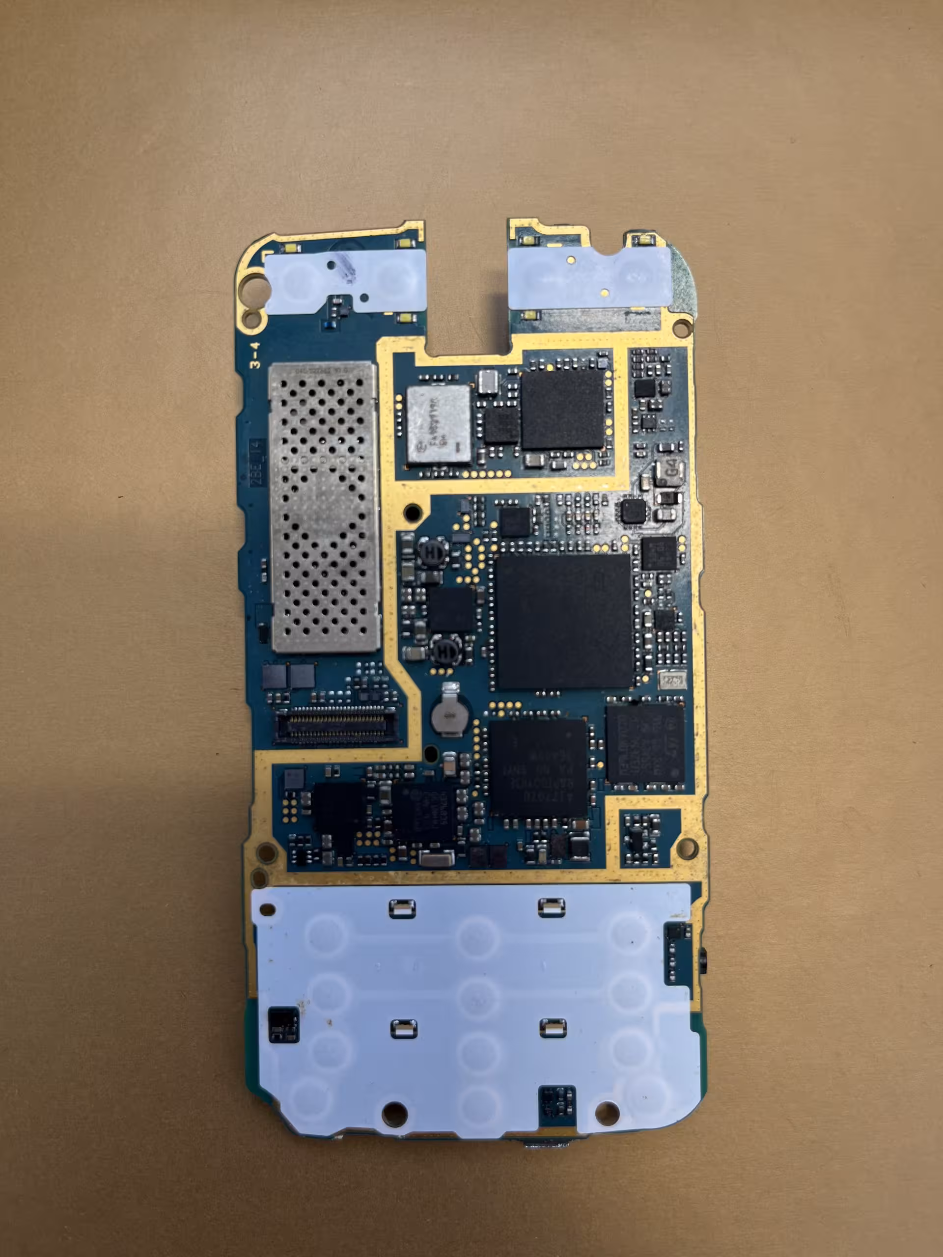 بورد نوکیا NOKIA N96 جنس فابریک جهت استفاده از قطعات * قابل استفاده نمیباشد* بورد روشن و دست نخورده &#8220;اصالت کالا&#8221;:&#8221;اورجینال&#8221;