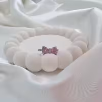 انگشتر جواهری نگین صورتی طرح پاپیون