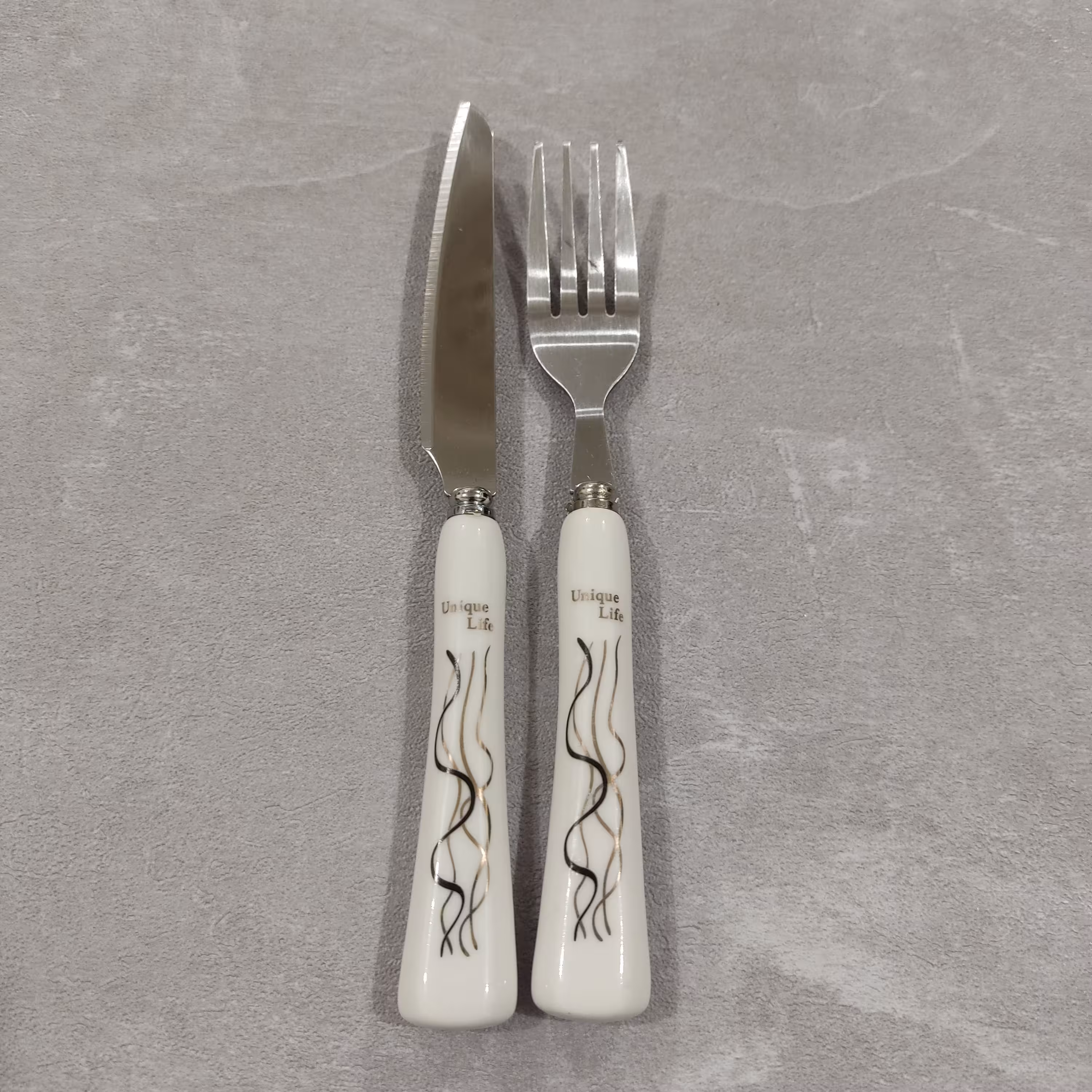 کاردوچنگال سرامیکی مارک یونیک لایف Unique life بسته 12 عددی 6عدد کارد ( چاقو)میوه خوری و6 عدد چنگال میوه خوری جنس عالی