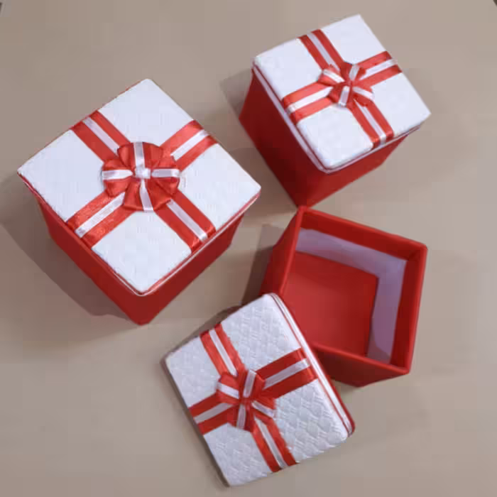 جعبه کادویی چرم مربعی شکل سفید قرمز جعبه کادو چرم سفید و قرمز ، موجود هست آماده فروش 