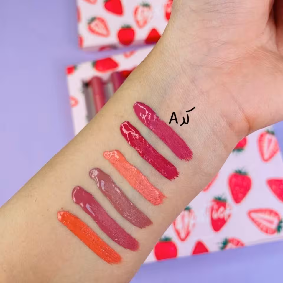 رژ مایع توت فرنگی رژمایع
lipgloss